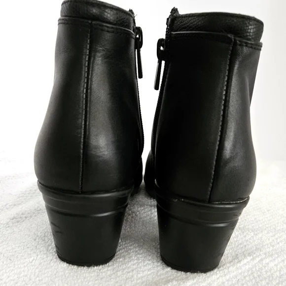 Clarks Collection Womens Emslie Monet SZ 7.5M Leather Ankle Booties Heel… - Picture 8 of 9